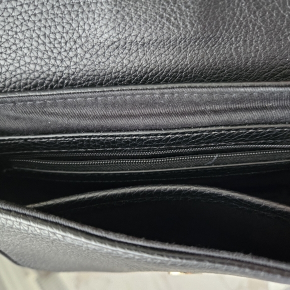 Cute guess faux leather crossbody - Picture 2 of 4